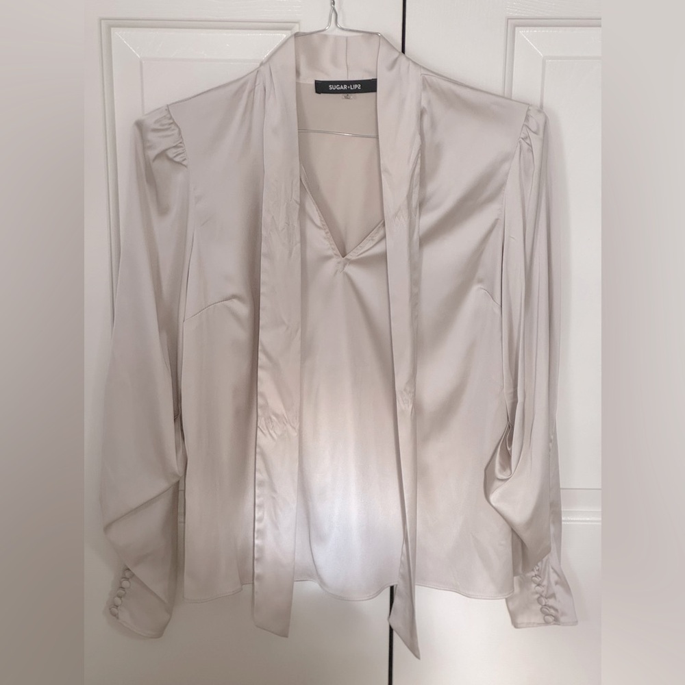 Classy silk blouse with tie neck and wrist button detail